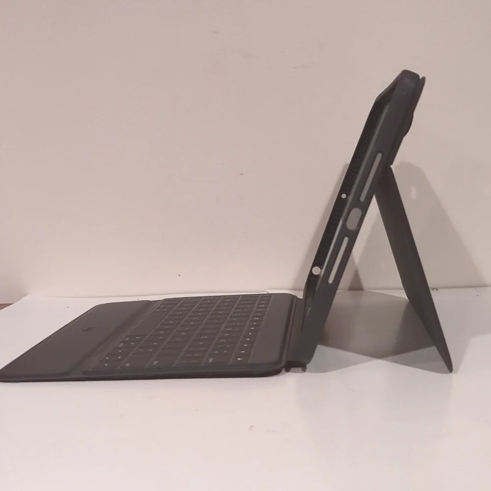 LogiTech Rugged Folio Waterproof Keyboard For 7/8/9 Gen iPad